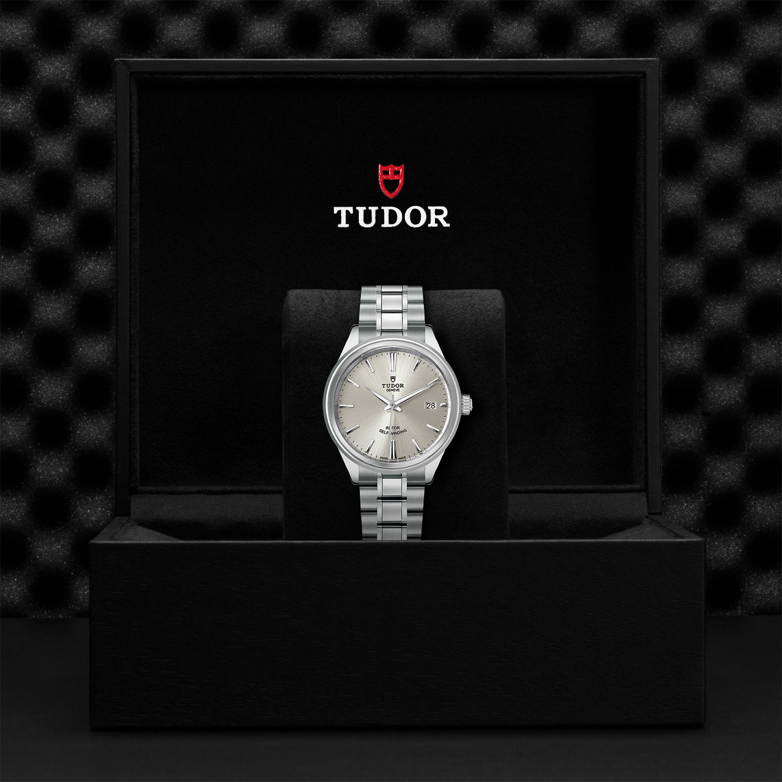 Tudor best sale style date